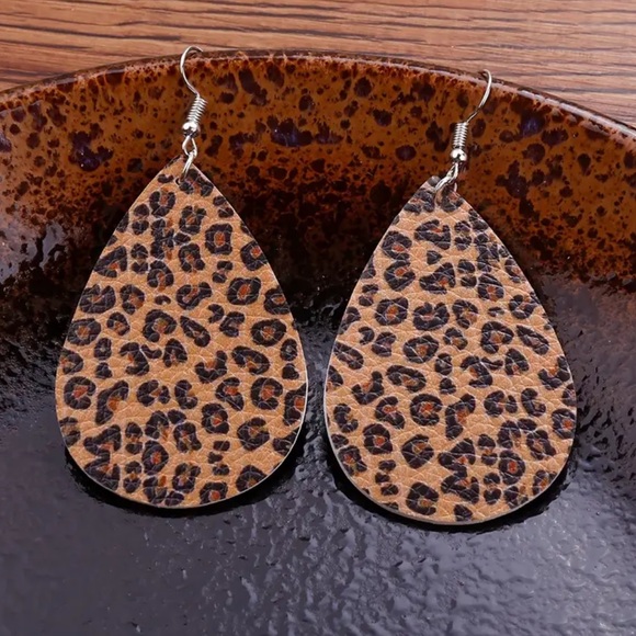 Hand Crafted Jewelry - Leopard Print Earrings NIP